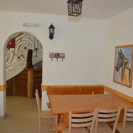 Hotel Holiday Farm Rashaville-rasino Selo *
